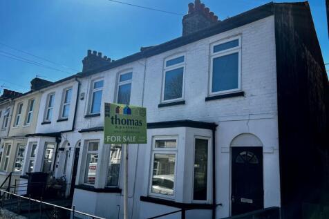 3 bedroom end of terrace house for sale