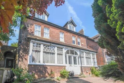 6 bedroom detached house for sale