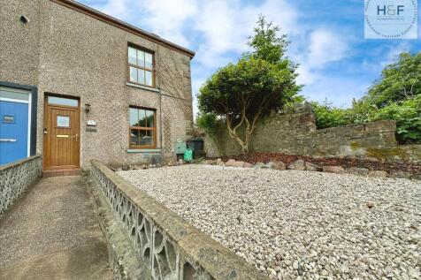 4 bedroom end of terrace house for sale