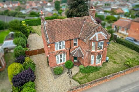 5 bedroom detached house for sale