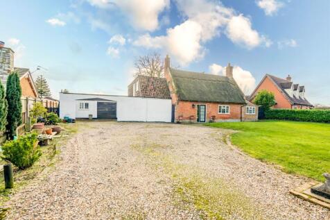 Parish Road, Stratton Strawless 4 bed cottage for sale