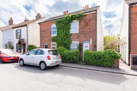 2 bedroom semi-detached house for sale