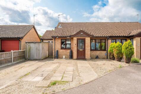 3 bedroom semi-detached bungalow for sale