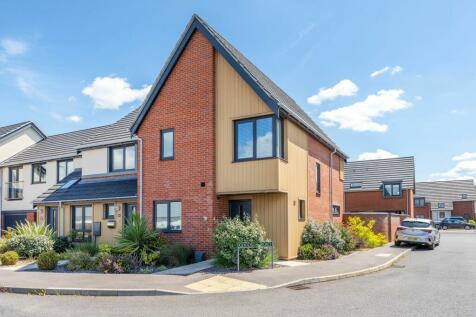 3 bedroom end of terrace house for sale