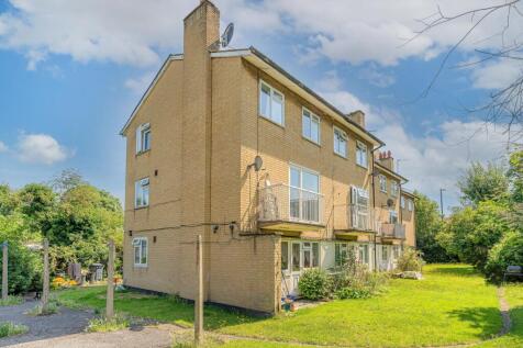 Hertford Road, London 2 bed flat for sale