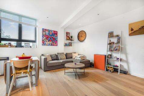 Clarence Court, Dee Road, Richmond 2 bed apartment for sale