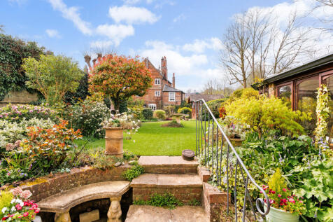 6 bedroom house for sale