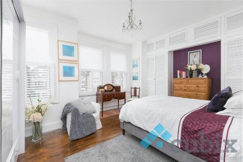 5 bedroom terraced house for sale