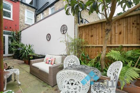 5 bedroom terraced house for sale