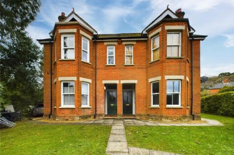 Upper Broadmoor Road, Crowthorne... 1 bed maisonette for sale