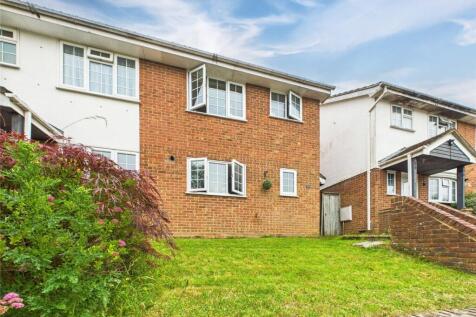 Dovedale Close, Owlsmoor, Sandhurst... 3 bed semi