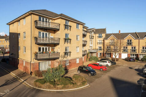 Adventurers Quay, Cardiff Bay 2 bed apartment for sale
