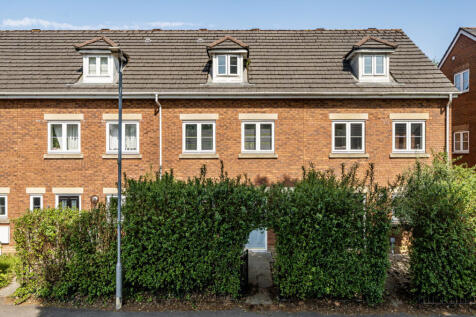 3 bedroom town house for sale