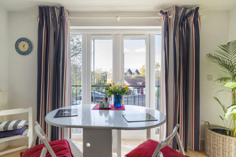 Weir Court, Thames Street, Weybridge 2 bed apartment for sale