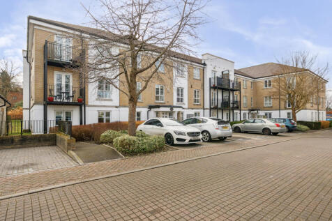 Katherine Court, Tudor Way, Woking 2 bed apartment for sale