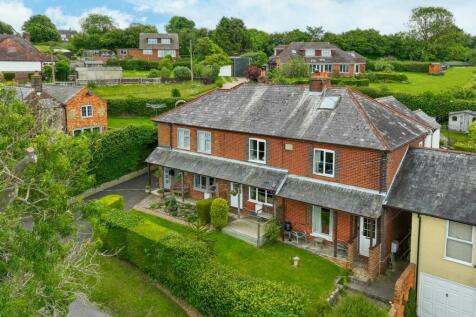 Waddesdon View, Princes Risborough HP27 3 bed end of terrace house for sale