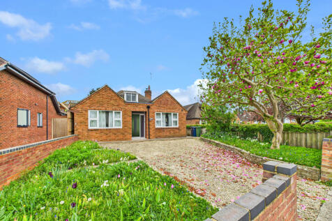 2 bedroom detached bungalow for sale
