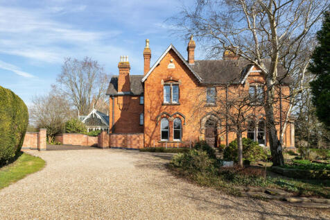 Leicester LE7 7 bed detached house for sale