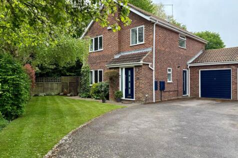 4 bedroom detached house for sale