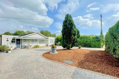 4 bedroom detached bungalow for sale