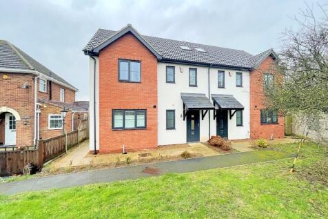 4 bedroom semi-detached house for sale