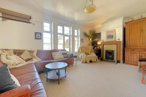 3 bedroom maisonette for sale