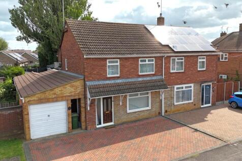 5 bedroom semi-detached house for sale
