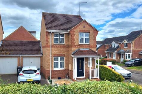3 bedroom link detached house for sale