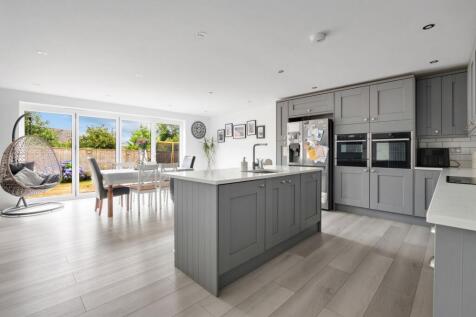 Manning Avenue, Christchurch BH23 4 bed bungalow for sale