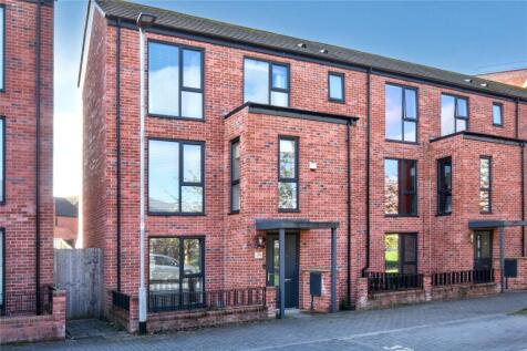 Fletchers Way, Allerton Bywater... 4 bed townhouse for sale