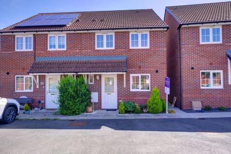 Codling Road, Evesham, WR11 3 bed semi