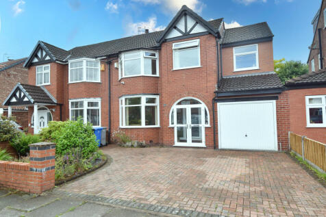 Carrsvale Avenue, Urmston, M41 5 bed semi