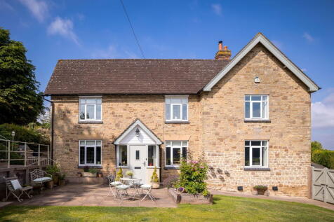 3 bedroom country house for sale