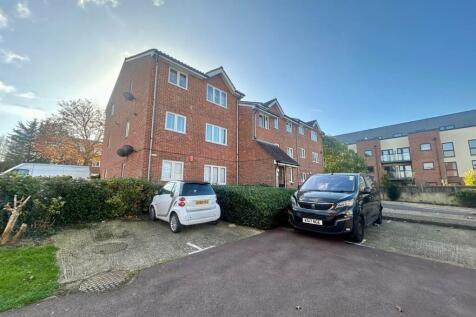 Howard Close, Waltham Abbey 1 bed flat for sale