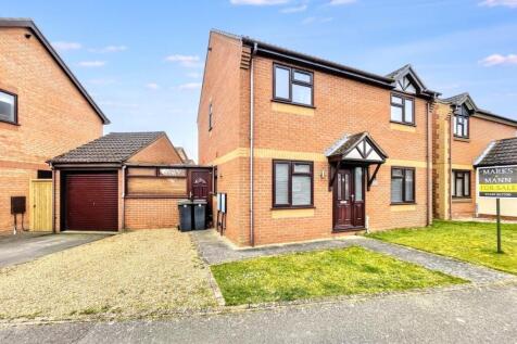 Thackeray Grove, Stowmarket, IP14 4 bed detached house for sale