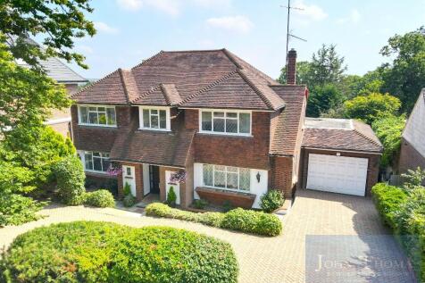 Stradbroke Drive, Chigwell IG7 4 bed detached house for sale