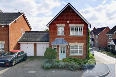 3 bedroom link detached house for sale