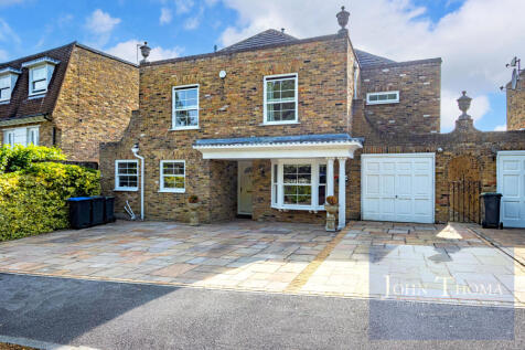 High Elms, Chigwell IG7 5 bed detached house for sale