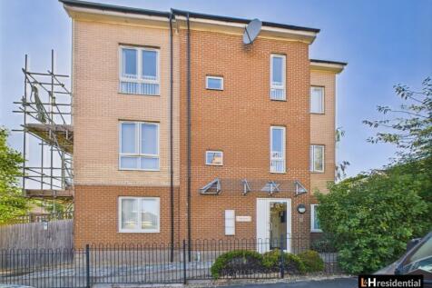 Studio Way, Borehamwood WD6 2 bed flat for sale
