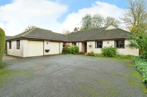 4 bedroom detached bungalow for sale