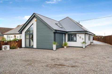 4 bedroom detached bungalow for sale