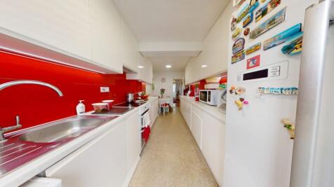 5 bedroom end of terrace house for sale