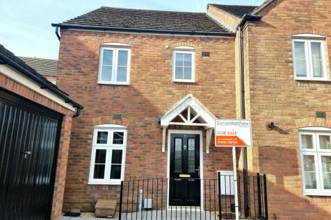 3 bedroom semi-detached house for sale