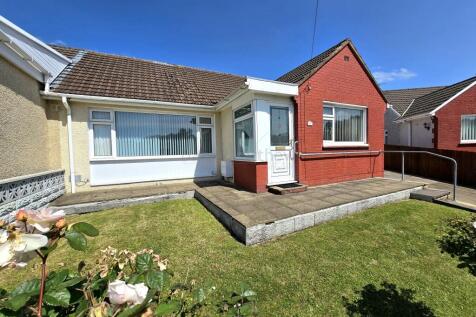 Dennis Place, Bryncethin, Bridgend... 3 bed semi