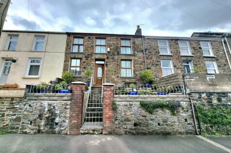 4 bedroom terraced house for sale