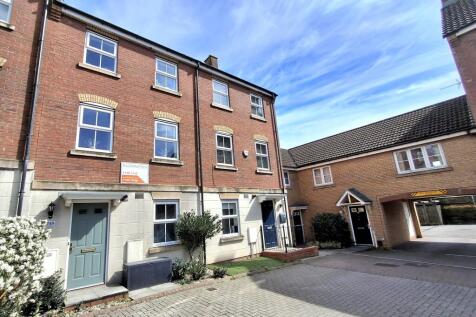 3 bedroom town house for sale
