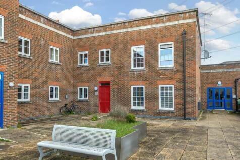 Aylesbury,  Buckinghamshire,  HP19 2 bed flat for sale