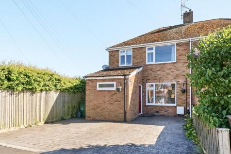 3 bedroom semi-detached house for sale
