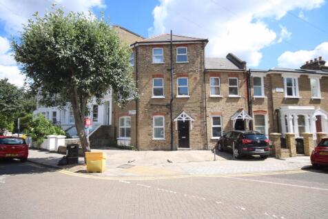 St. Thomas's Road, London 2 bed flat for sale