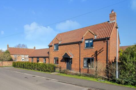 4 bedroom link detached house for sale